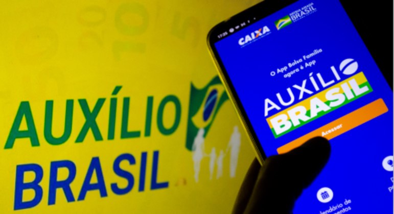 Recebeu o novo cartão do Auxílio Brasil com função débito? Saiba como  cadastrar a senha