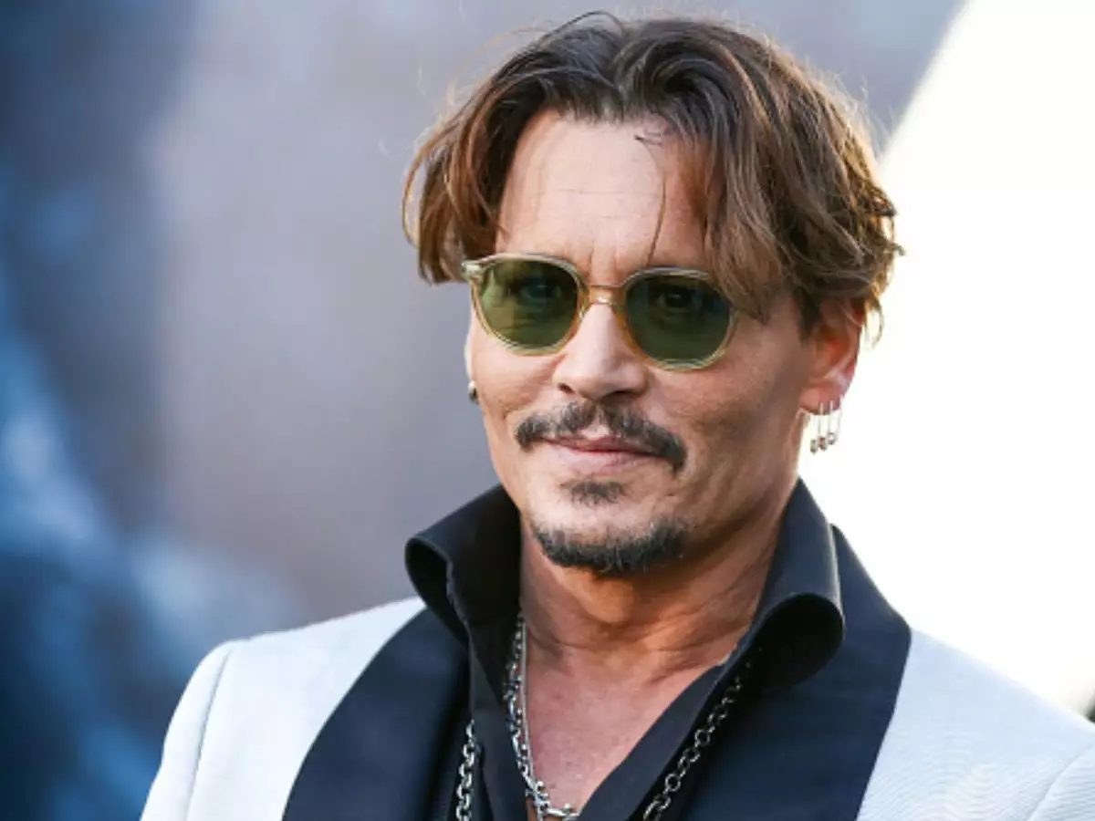 Johnny Depp foi encontrado desacordado em quarto de hotel, diz jornal da  Hungria - Estadão